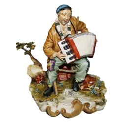 Статуэтка из фарфора Аккордеонист