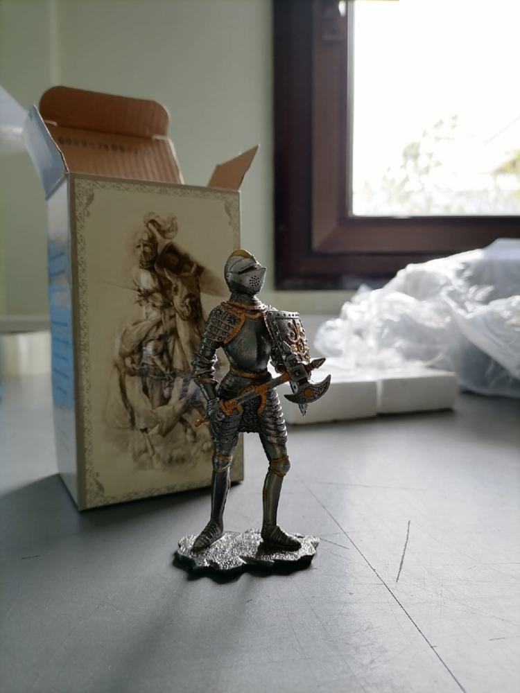 Статуэтка Воин с секирой Veronese WS-806, фото со склада портретный вид