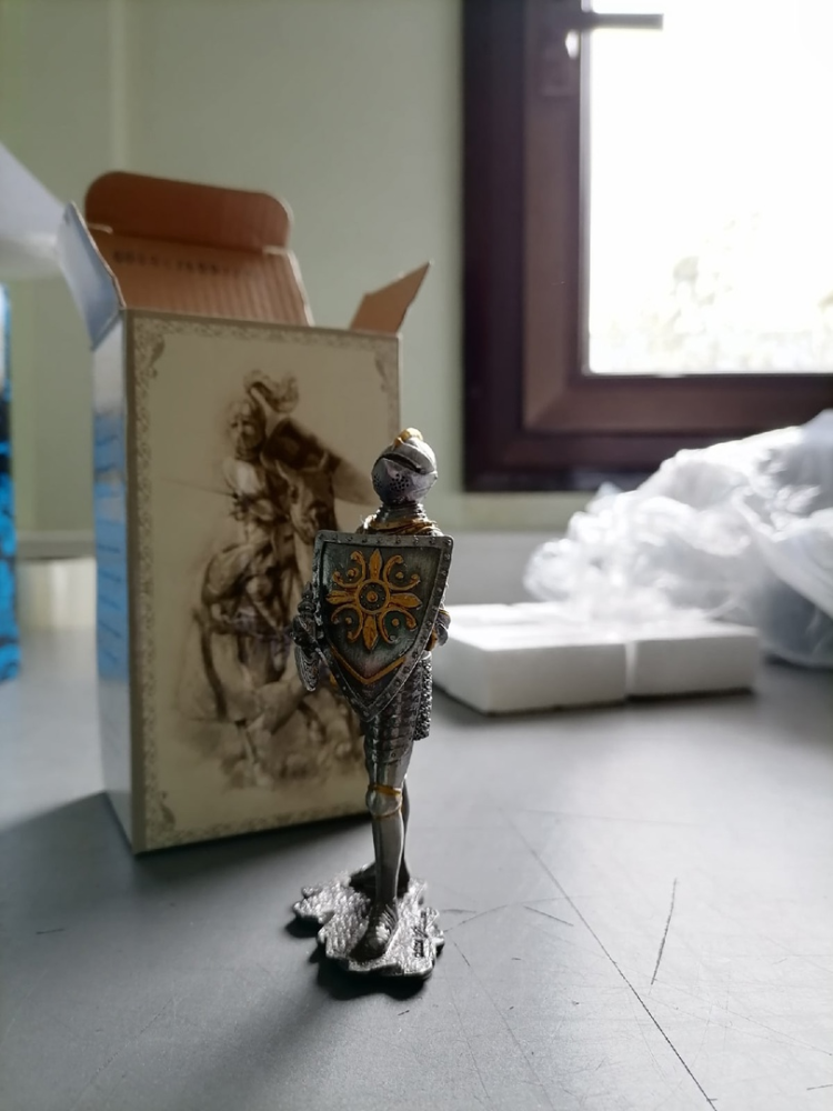 Статуэтка Воин с секирой Veronese WS-806, фото со склада вид профиль