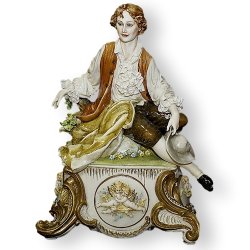 Статуэтка из фарфора Кавалер