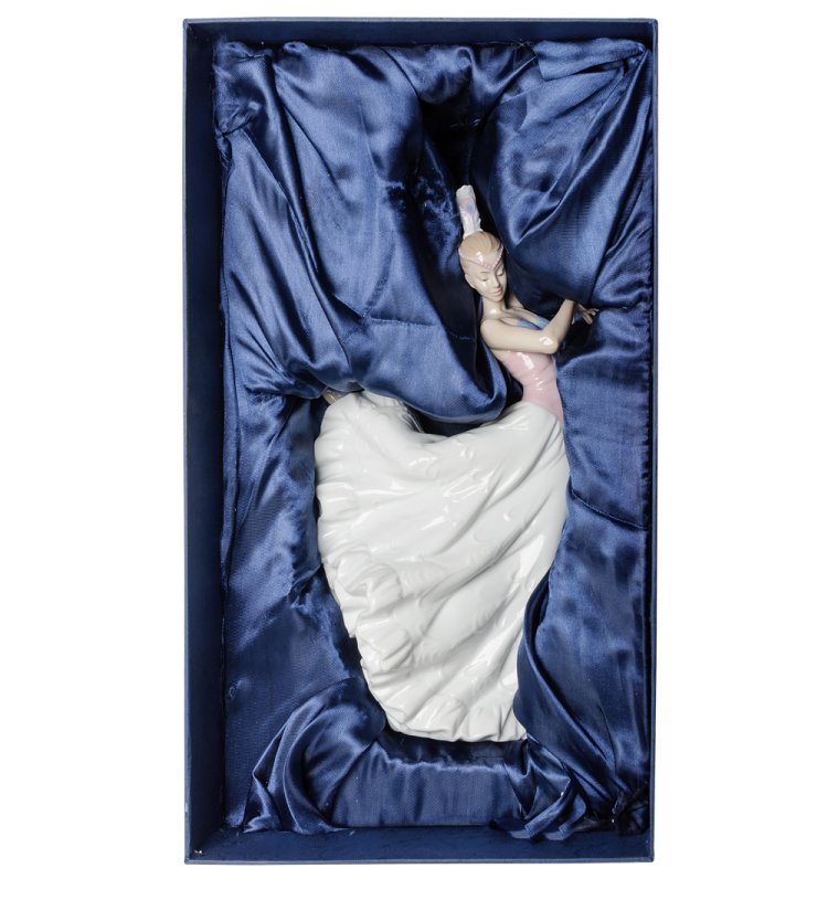 Статуэтка из фарфора Девушка танцовщица Pavone JP-22/ 11, фотография в упаковке