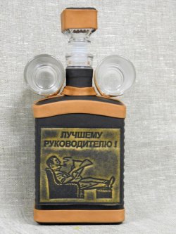 Графин для водки с рюмками Лучшему Руководителю