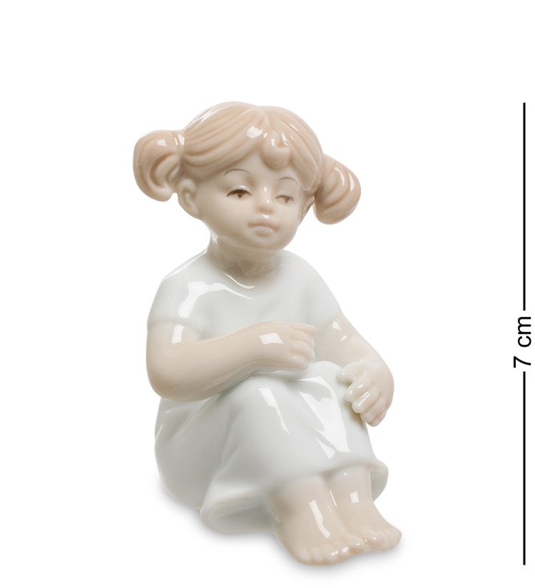 Фигурка из фарфора Сидящая Девочка Valerio Sole VS-176