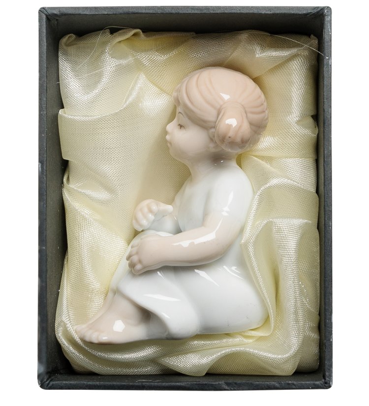 Фигурка из фарфора Сидящая Девочка Valerio Sole VS-176, фотография в упаковке