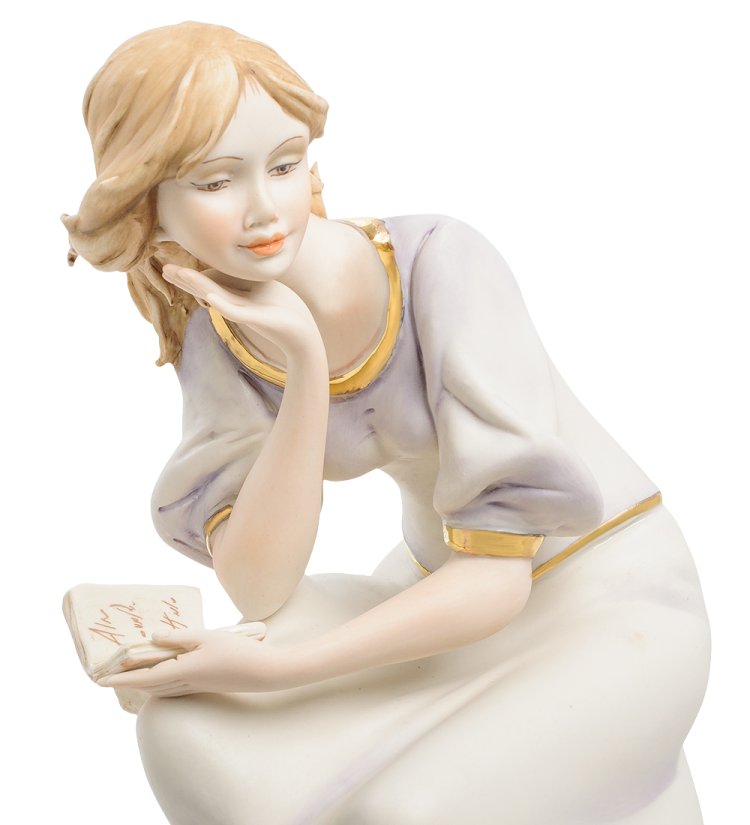 Статуэтка Девушка сидит с книгой в руке Sabadin Vittorio SV- 63, фото крупным планом
