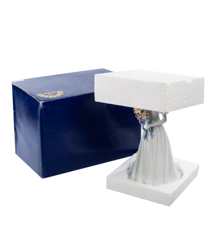 Статуэтка из керамики Невеста с букетом цветов Pavone CMS-10/20, фотография в упаковке