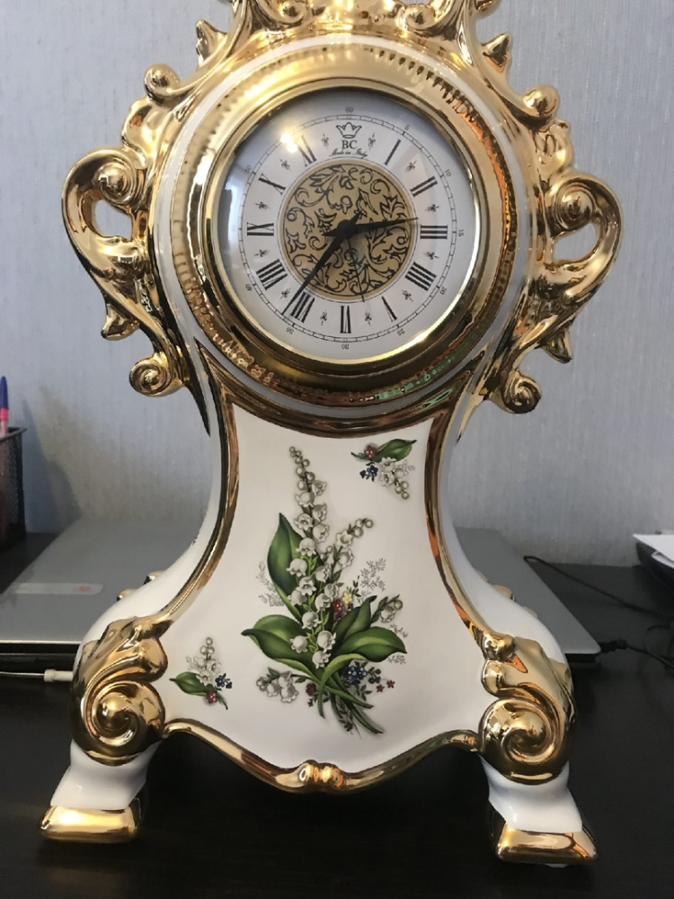 Часы, белые, фото со склада