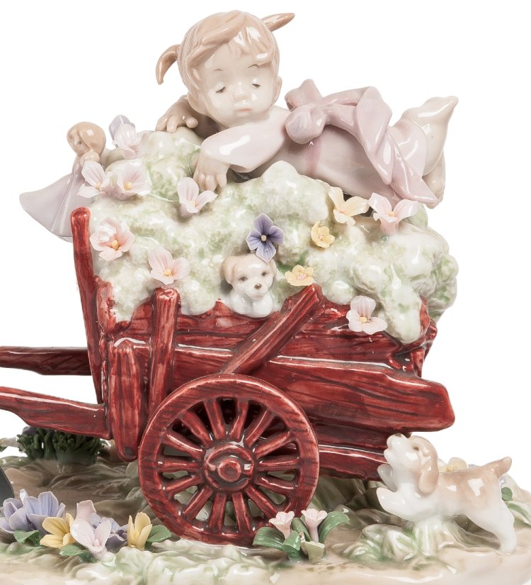 Статуэтка из фарфора Дети на цветочном лугу Pavone JP-29/16, фотография девочки