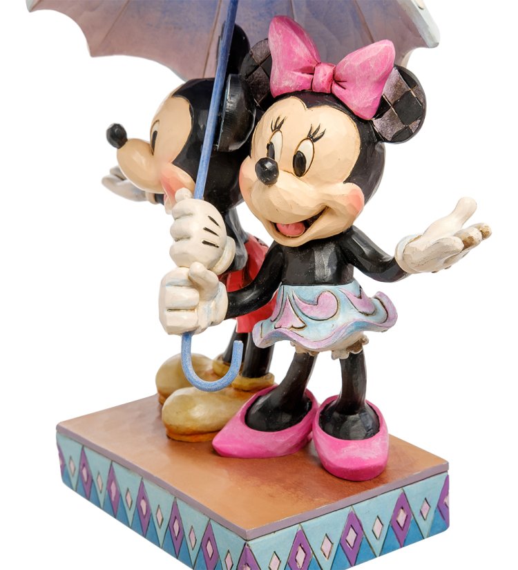 Статуэтка Микки и Минни с зонтом - Романтика под дождем Disney Traditions, вид профиль