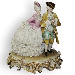 Статуэтка из фарфора Галантная пара
