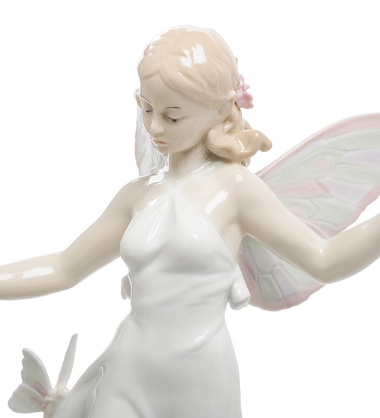 Статуэтка из фарфора Девушка Ангел на цветочном лугу Pavone JP-22 /13, фотография крупным планом
