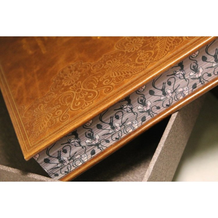 Книга кожаном переплете История Русского балета, реальная и фантастическая в рисунках, мемуарах и фотографиях из архива Михаила Ларионова BG1111M, фотография обреза