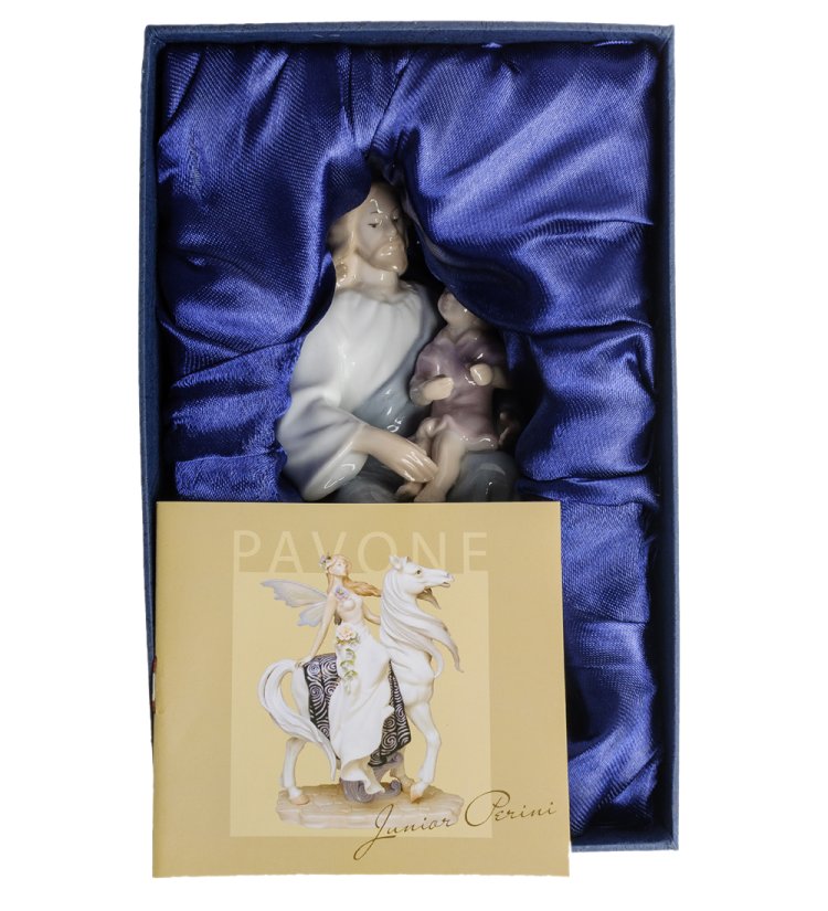 Фарфоровая статуэтка Христос с девочкой на руках Pavone JP-40/17, фотография в упаковке