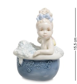 Статуэтка из фарфора Девочка в ванной