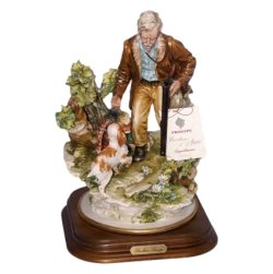 Статуэтка из фарфора Охотник