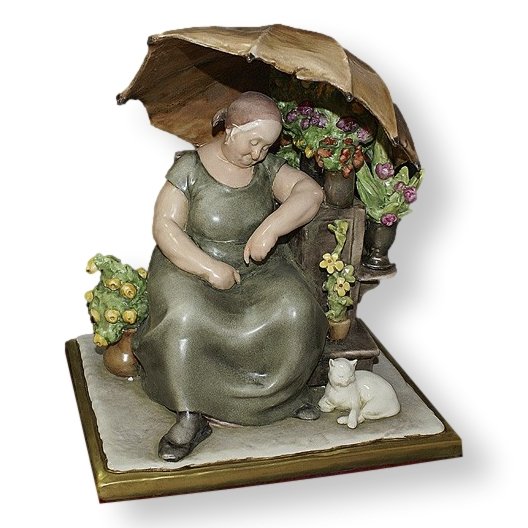 Фарфоровая Статуэтка продавщица цветов