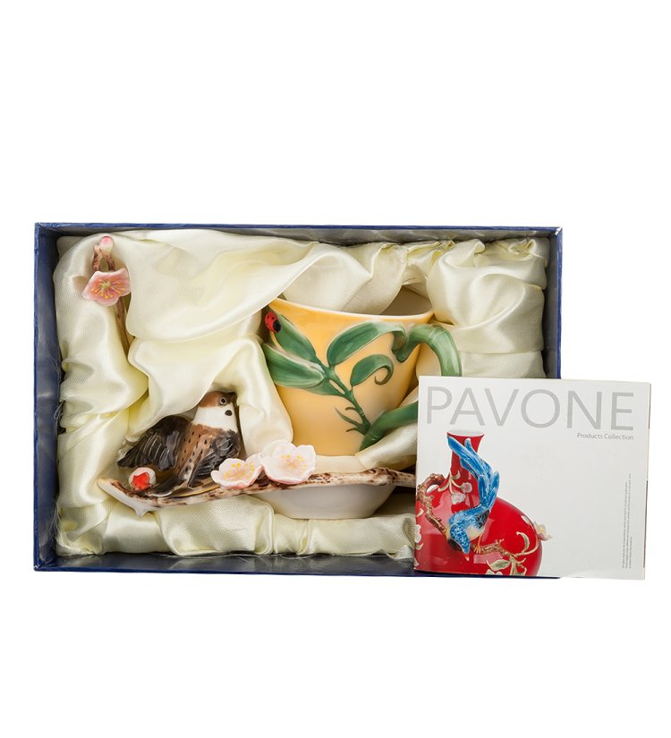 Чайная пара из фарфора с ложечкой Воробушек Pavone FM-01/ 5, фотография в упаковке