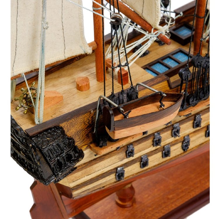 Модель корабля линкор 12 Апостолов     , увеличенный вид шлюпки