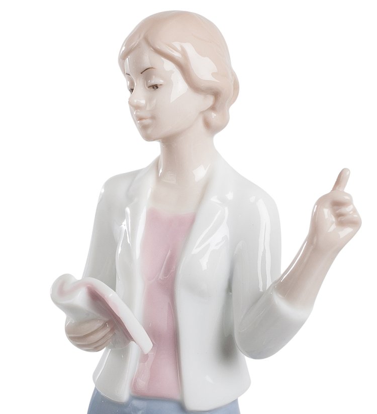 Статуэтка из фарфора Учитель Pavone JP-06/22, фотография крупным планом