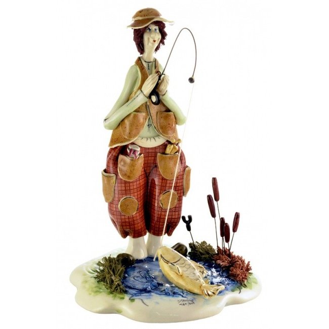Фигурка из фарфора Рыбак