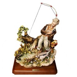 Статуэтка из фарфора Рыбак