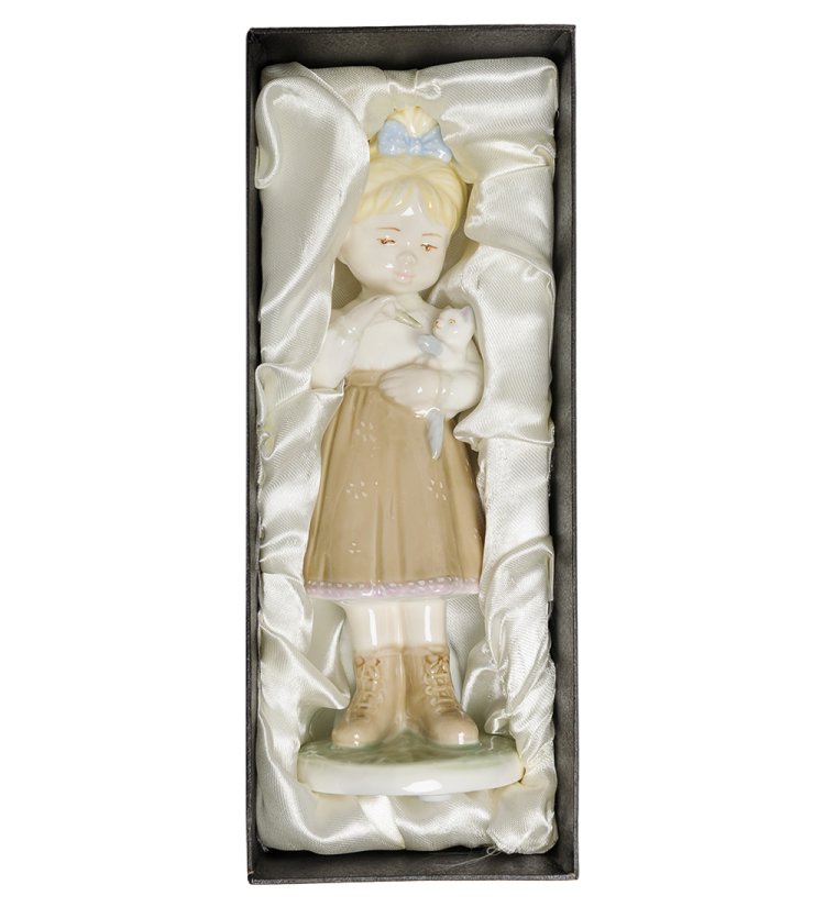 Статуэтка из фарфора Девочка с котенком Valerio Sole VS-307, фотография в упаковке