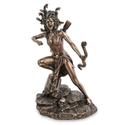 Статуэтка Медуза Горгона с луком в руках