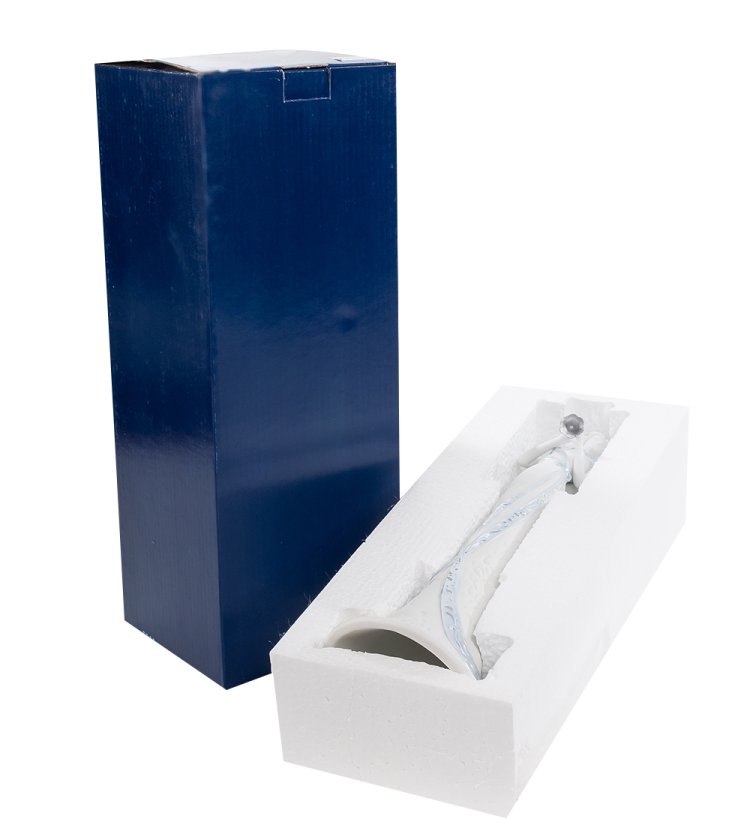 Статуэтка из бисквитного фарфора Ангел хранитель с трубой Pavone CMS-17/ 1, фотография с упаковкой