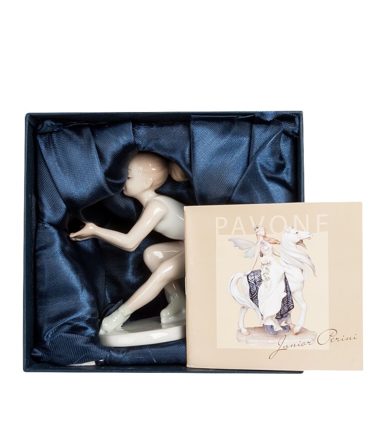 Статуэтка из фарфора Фигуристка в танце Pavone JP-27/44, фотография в упаковке