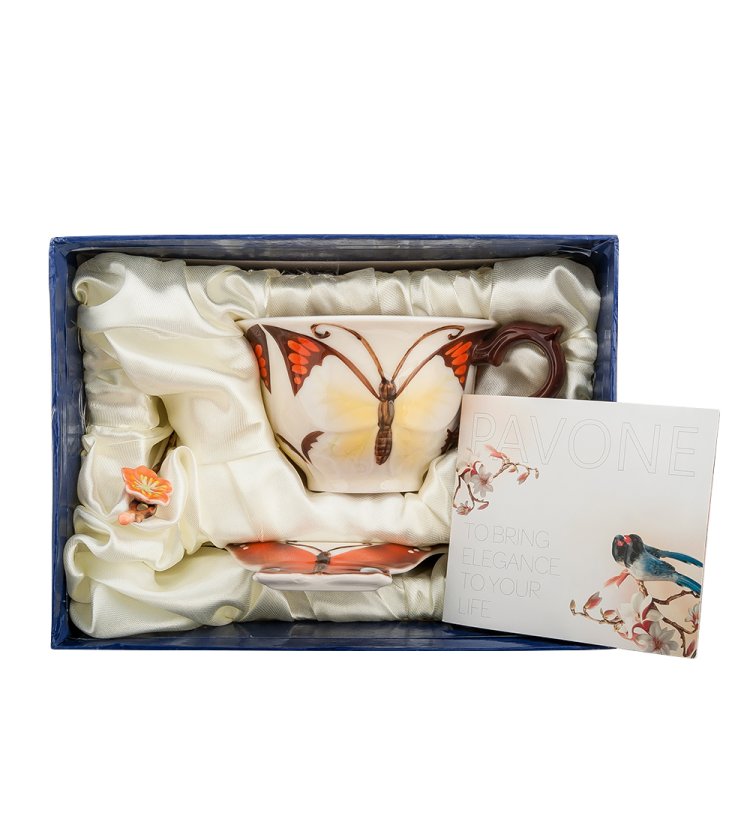 Чайная пара из фарфора с ложечкой Бабочка Pavone FM-01/ 7, фотография в упаковке