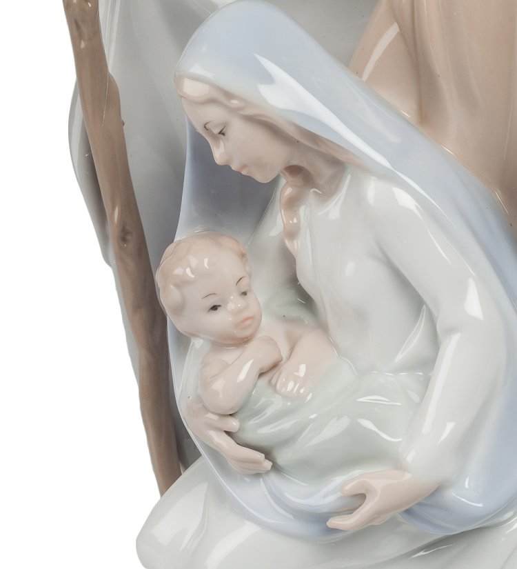 Статуэтка из фарфора Рождение Христа Pavone JP-40/20, фотография крупным планом