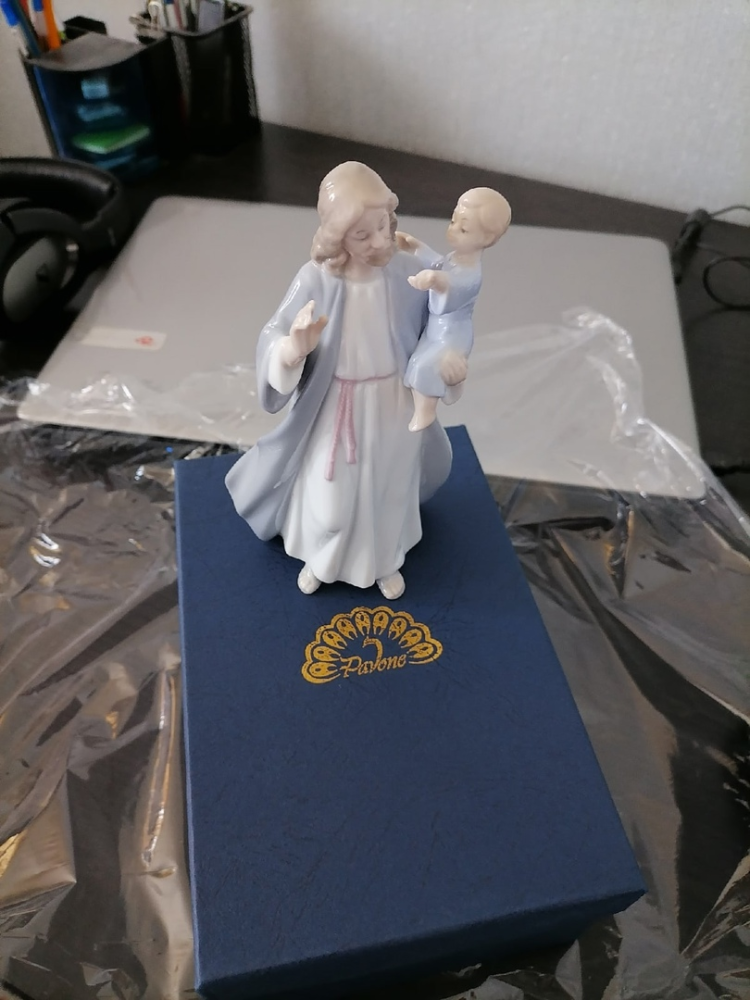 Статуэтка из фарфора Иисус с мальчиком на руках Pavone JP-40/21, фото со склада сверху