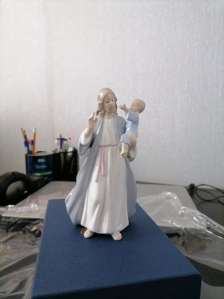 Статуэтка из фарфора Иисус с мальчиком на руках Pavone JP-40/21, фото со склада общий вид