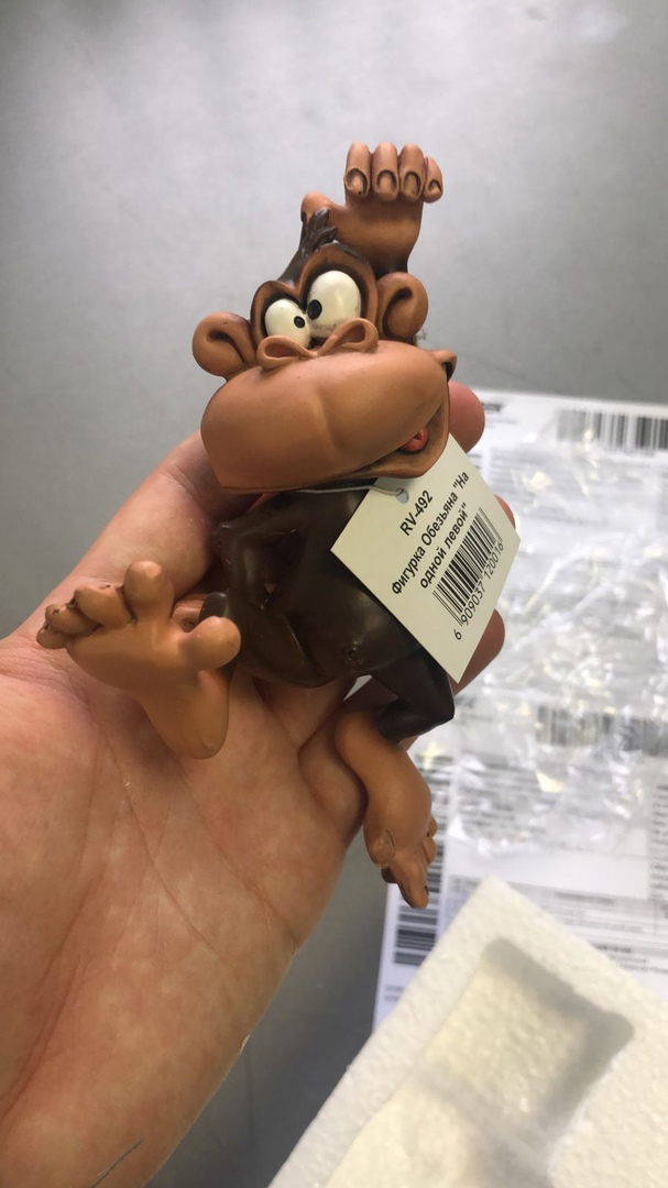 Фигурка Обезьяна На одной левой The Comical World of Stratford RV-492, фото со склада