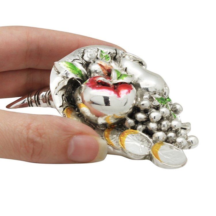 Рог изобилия с фруктами и деньгами