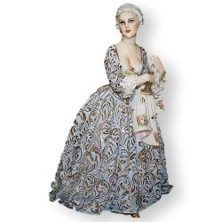 Фарфоровая статуэтка Дама со свечой