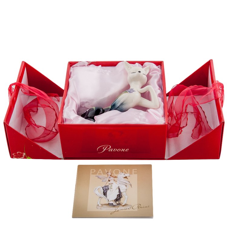 Статуэтка из фарфора Кошечка с поднятой лапкой с цветами Pavone JP-98/ 35, фотография в упаковке