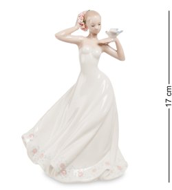 Статуэтка из фарфора Леди с птичкой на руке