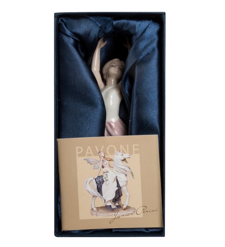 Статуэтка из фарфора Фигуристка на льду Pavone JP-27/48, фотография в упаковке