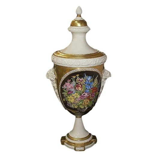 Амфора из фарфора Империя с золотым рисунком