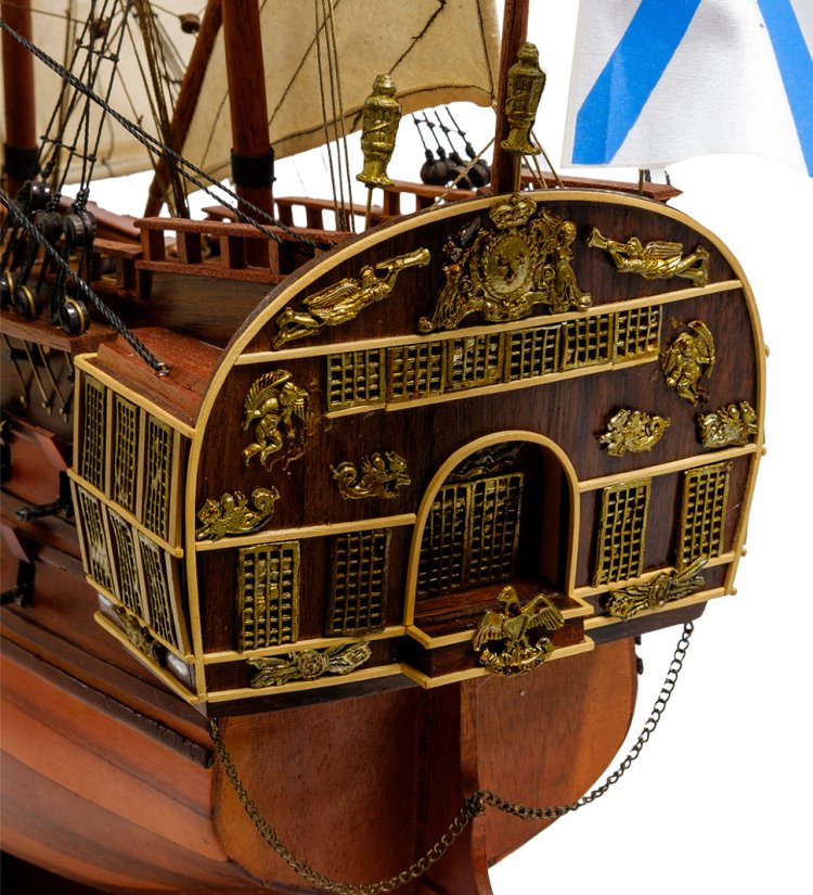 Модель корабля линкор Полтава, фотография сзади