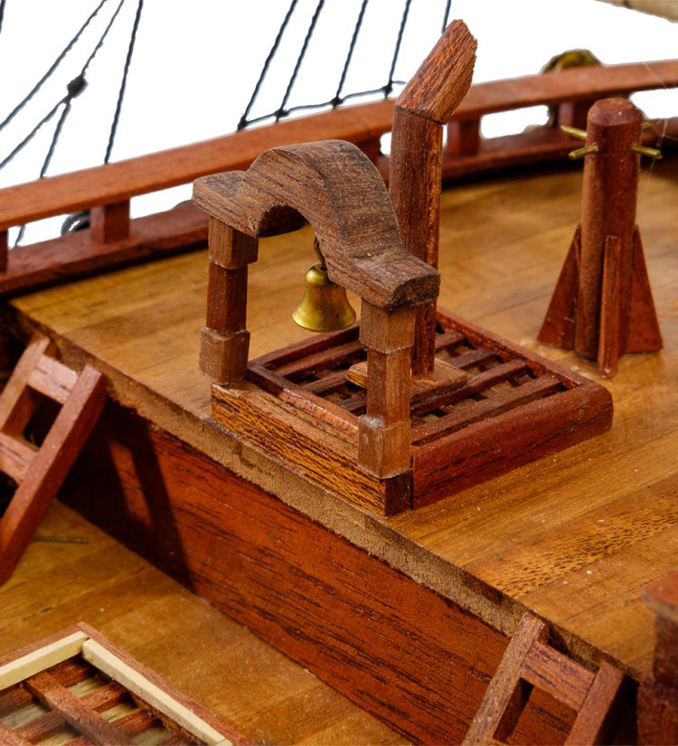 Модель корабля линкор Полтава, фотография колокола