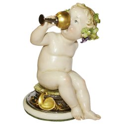 Статуэтка из фарфора Херувим с бокалом