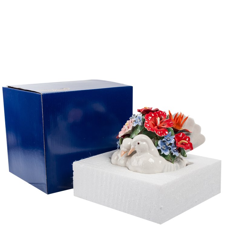 Музыкальная статуэтка из керамики Голуби в цветах Pavone CMS-15/40, фотография в упаковке