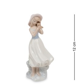 Фарфоровая фигурка Девочка Хозяюшка