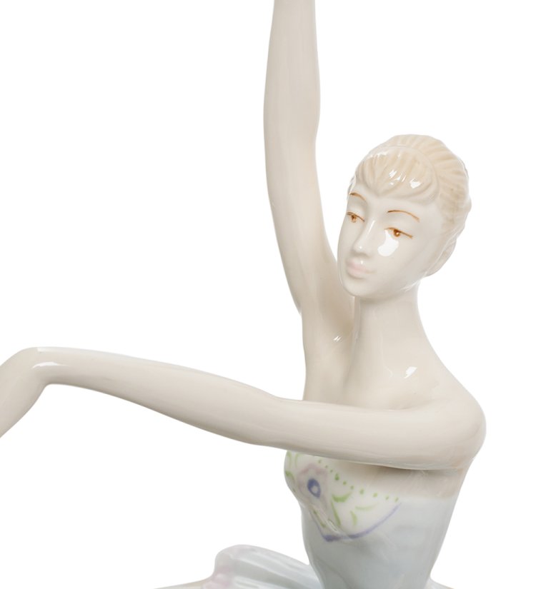 Статуэтка из фарфора Балерина на шпагате Valerio Sole VS-310, фотография крупным планом