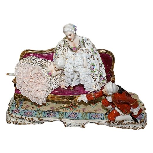 Фарфоровая статуэтка Композиция Мышь во дворце