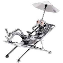 Отдыхающий в шезлонге - Фигурка из металла