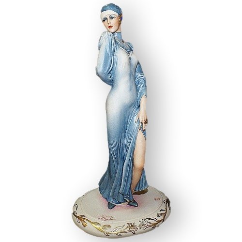 Фарфоровая Статуэтка девушка кокетка