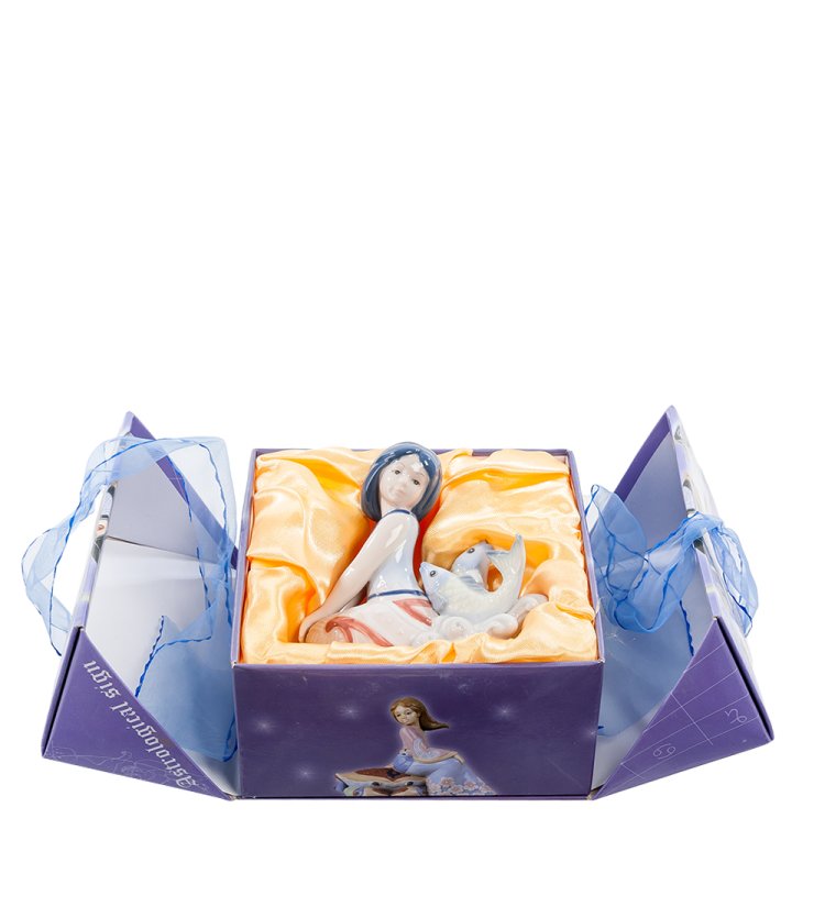 Фигурка из фарфора Знак зодиака Рыбы Pavone JP-25/ 3, фотография в упаковке